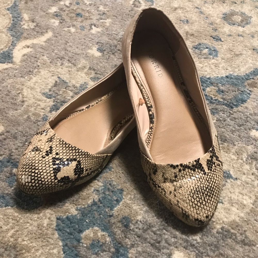 SOLD -Torrid Snakeskin Nude/blush 9W Flats
